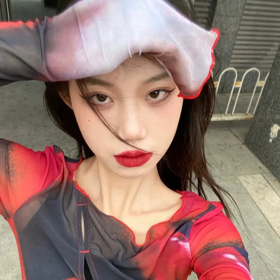 隔楼女孩:我们之间的层距